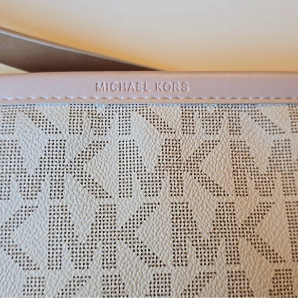 Michael Kors Belt bag like new - Picture 3 of 6
